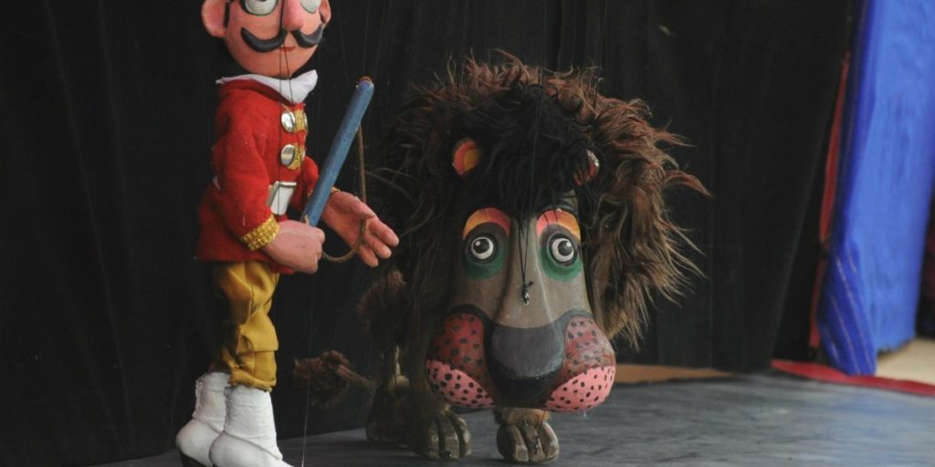 El circo: Marionetas de la Esquina